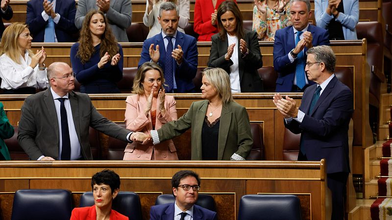 Mar Blanco entra en el hemiciclo entre los aplausos del PP - Informativo 24h | Ver