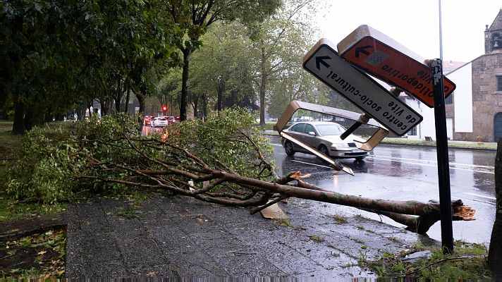 Telediario 2 - Derrumbes, inundaciones y miles de incidentes en España por la potente borrasca Kirk