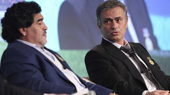Telediario 1 - Mou: "No entiendo que Casillas sea un monumento"