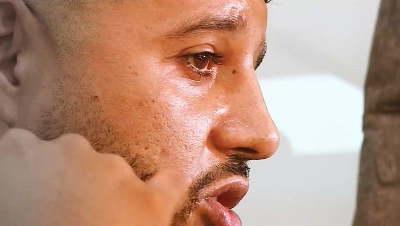 Un día con: Youssef, de menor no acompañado a tener un negocio | Ver