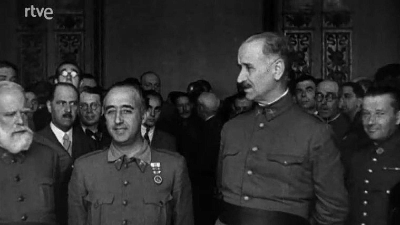 España en guerra - Franco caudillo - España en guerra | Ver