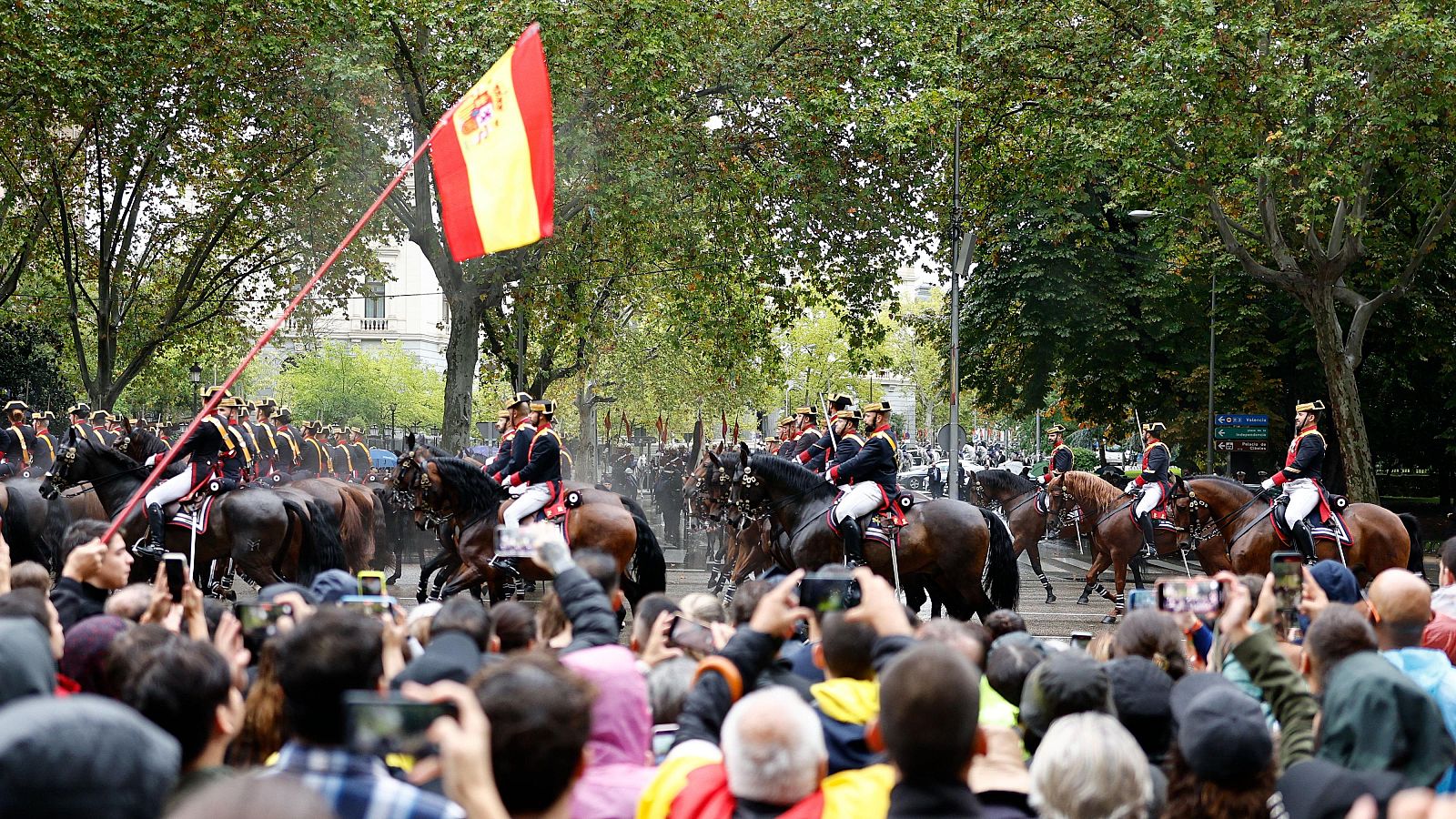 Nervios y emoción frente a la lluvia en el desfile | Ver