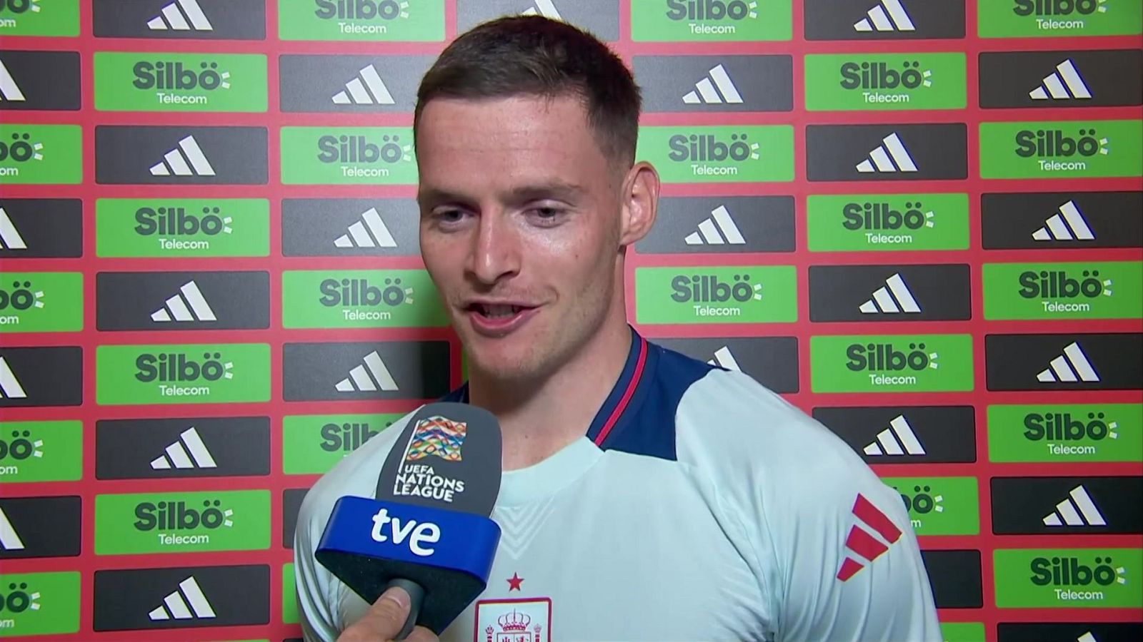 Sergio Gómez: ''Estoy orgulloso por llegar de la sub16 hasta aquí'' - UEFA Nations League | Ver