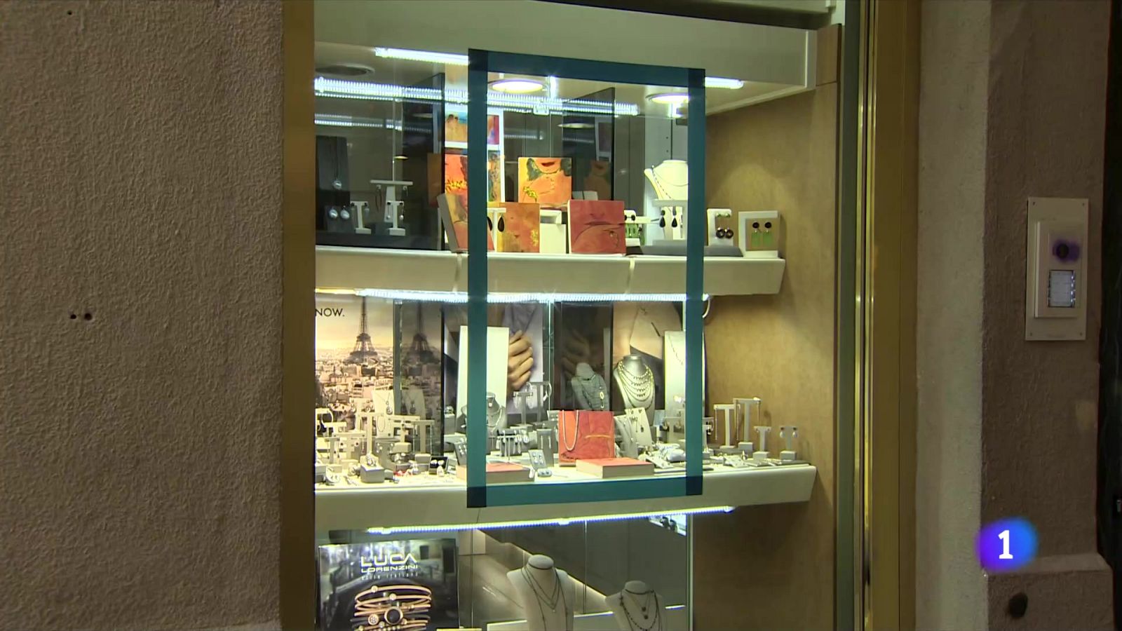 Els comerços del barri Gòtic de Barcelona es transformen en galeries d'art - L'Informatiu | Veure