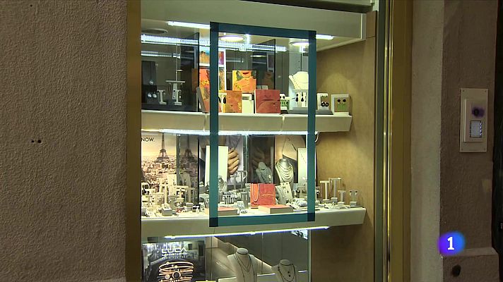 L'Informatiu - Els comerços del barri Gòtic de Barcelona es transformen en galeries d'art