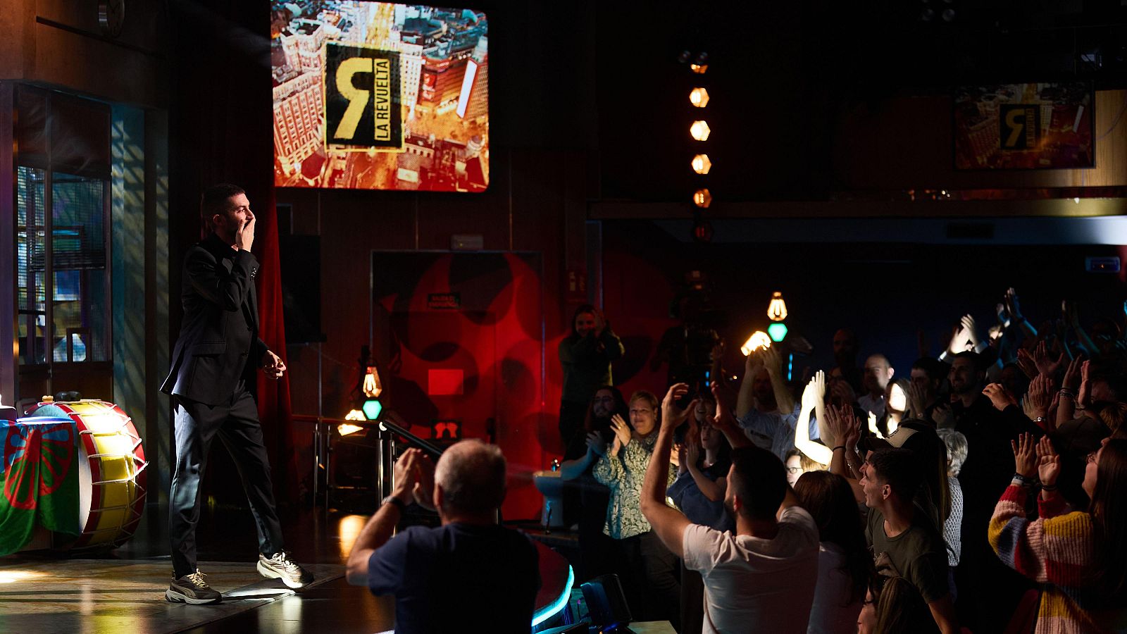 La Revuelta | Un secuestro, datos aleatorios y parkour 14/10/2024 - La Revuelta | Ver