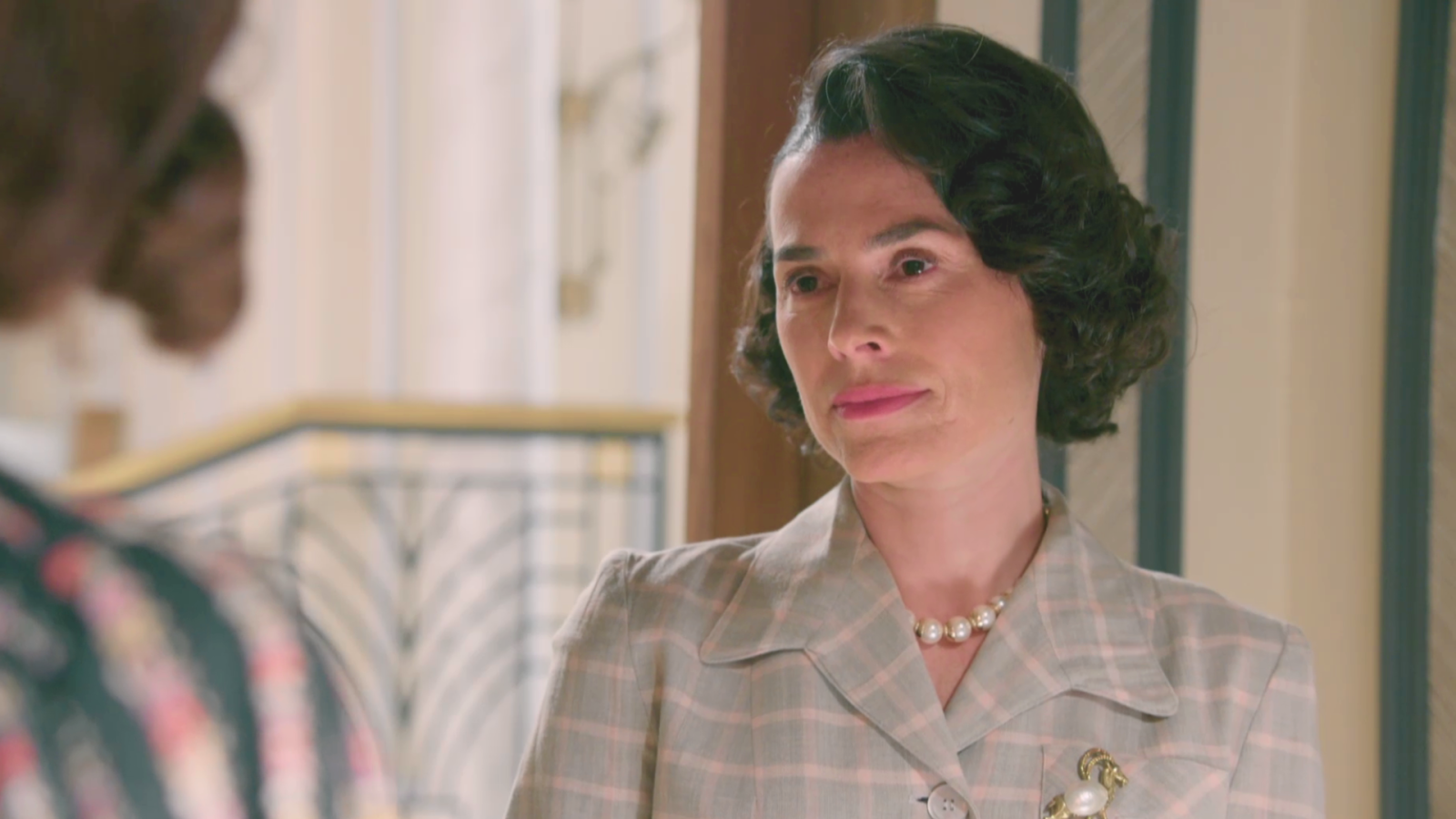 Juana presiona a Lázara para conseguir su dinero - Salón de té La Moderna | Ver