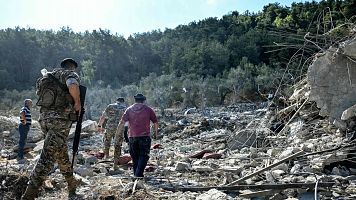 Conmocin en el pueblo libans de Aitou tras el bombardeo israel que mat a 23 vecinos:  "Nada lo justifica"