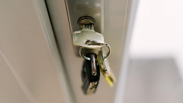 Telediario 1 - El Gobierno aprueba dividido el bono de alquiler joven y avanza el registro de pisos turísticos y de temporada