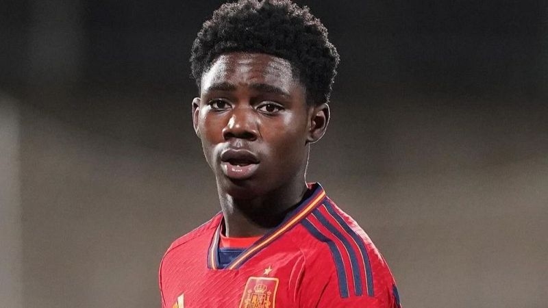 Elijah Gift sufre un incidente racista con la selección Sub-19 | Ver