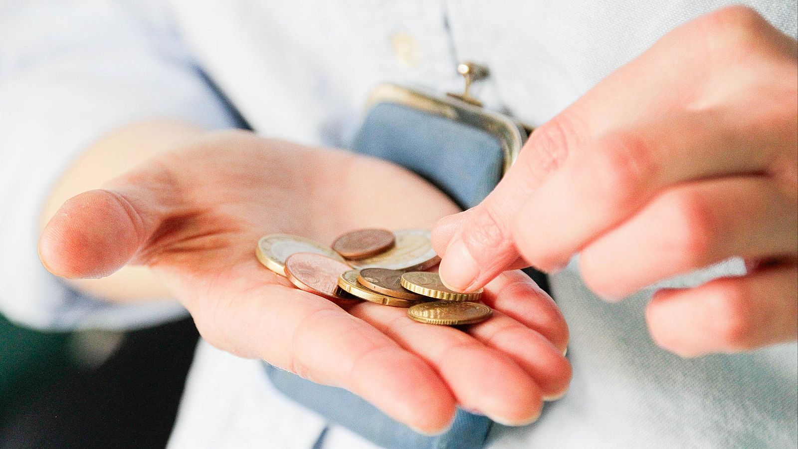 Casi tres millones de trabajadores en España viven en la pobreza | Ver