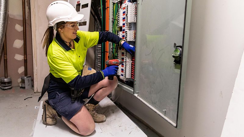 La tasa de matrículas de mujeres en FP de oficios manuales sigue siendo baja | Ver