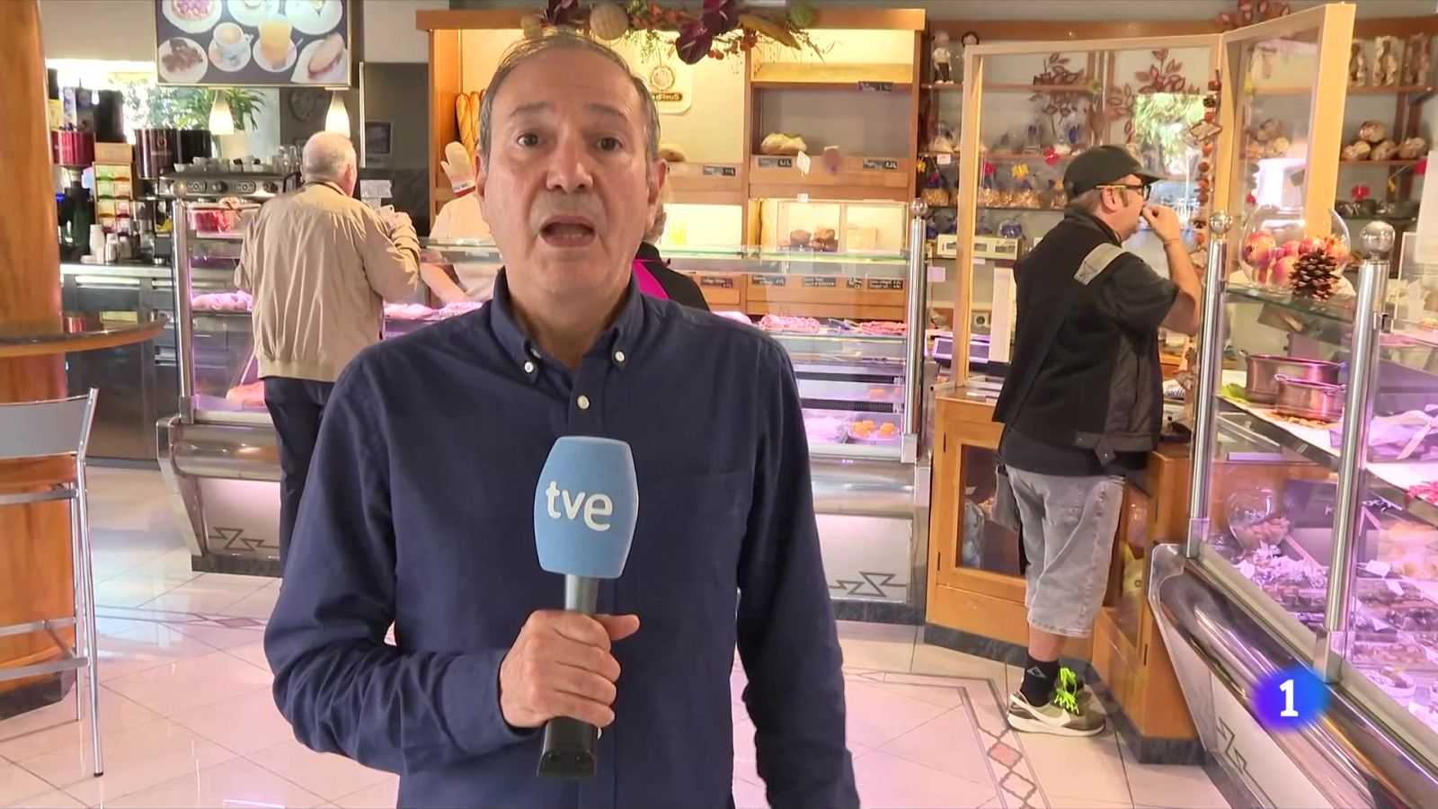 Arriben els panellets a les pastisseries, que anuncien Tots Sants - L'Informatiu | Veure