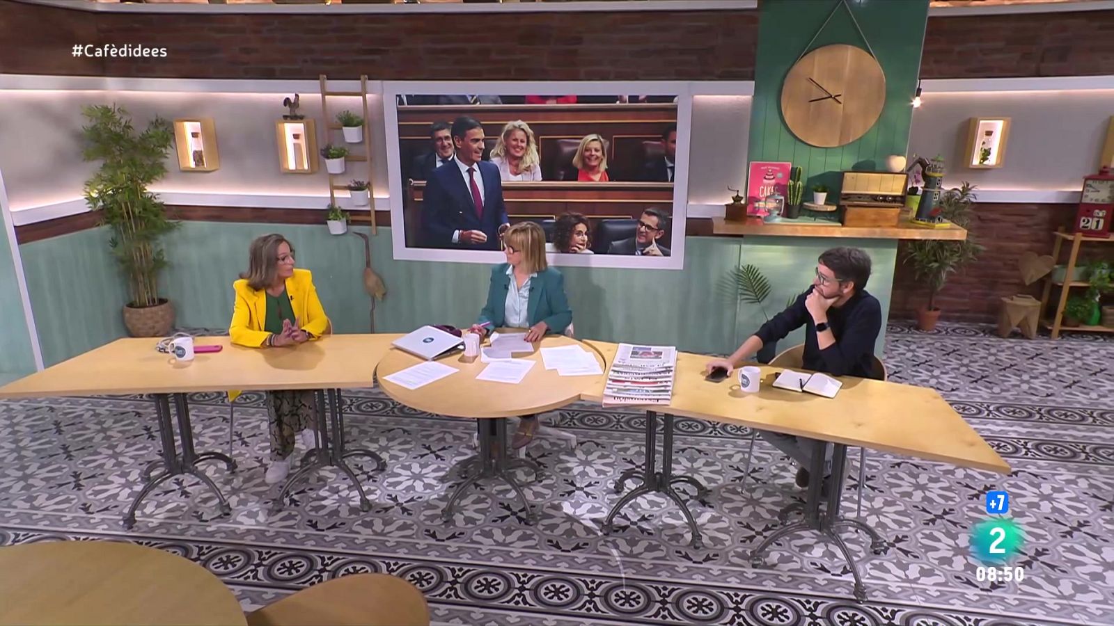 Gemma Nierga entrevista el ministre de Transports i Mobilitat i la presidenta dels Comuns al Parlament. I fem tertúlia amb Carme Barceló i Pitu Abril