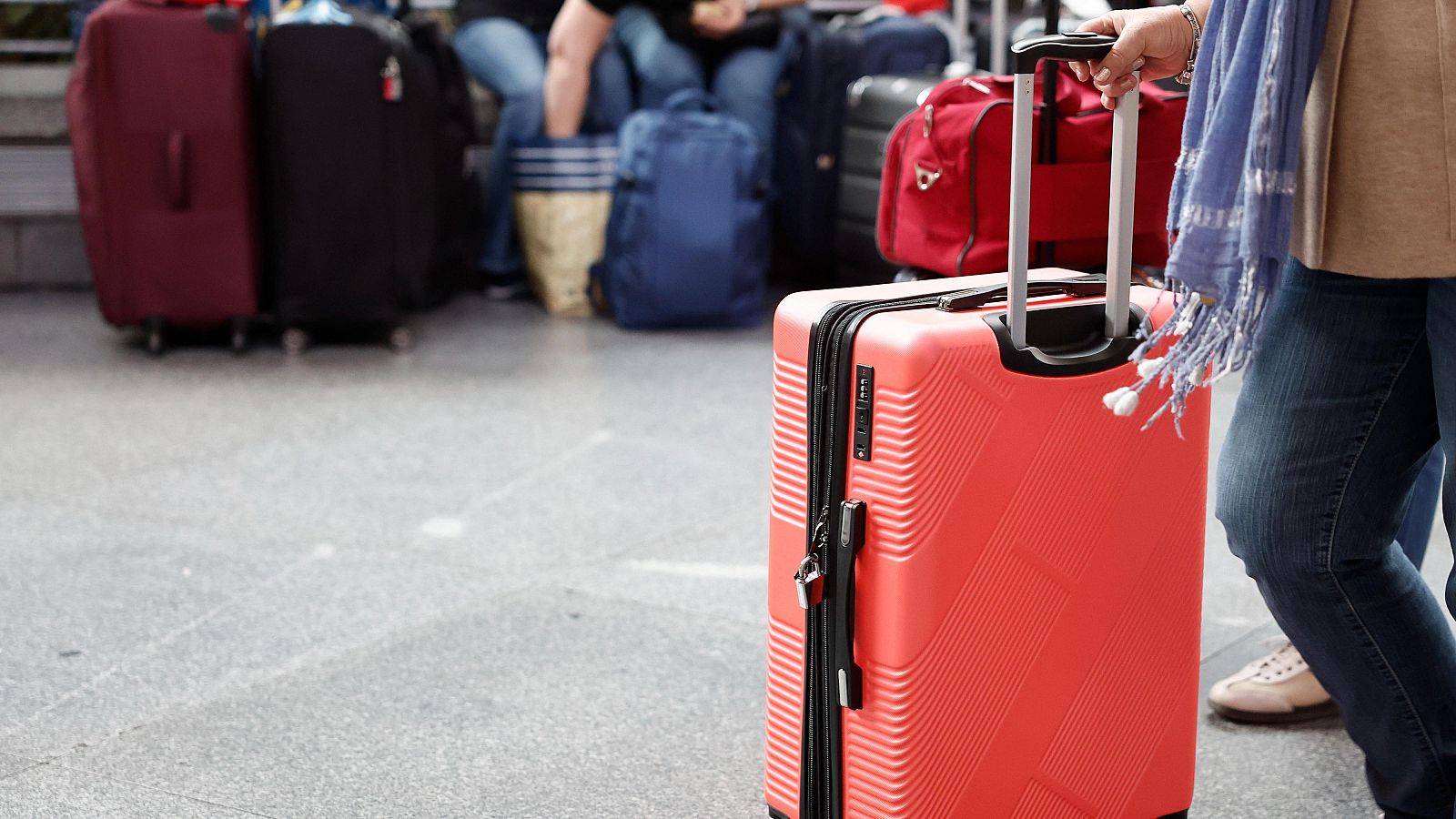 La OCU pide "transparencia" tras el incidente de Renfe: "Estamos empezando a perder la confianza" - La hora de La 1 | Ver