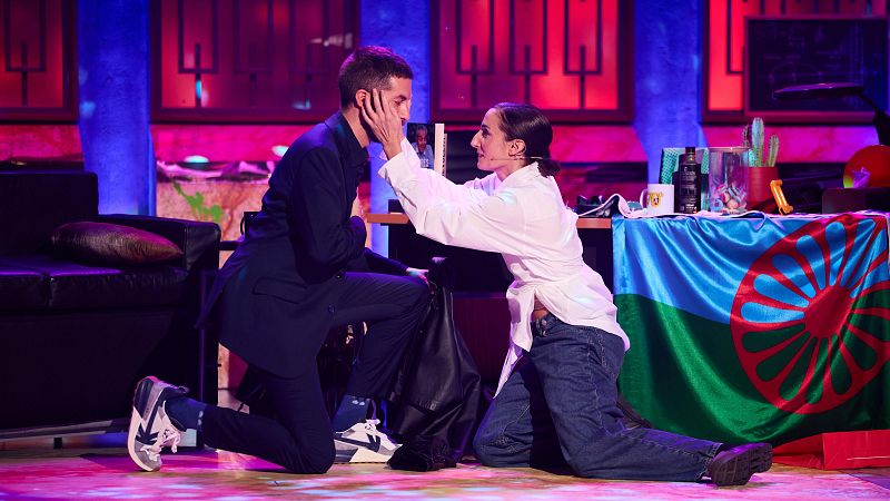 La Revuelta | Lorena Nogal saca a bailar a Broncano 21/10/2024 - La Revuelta | Ver