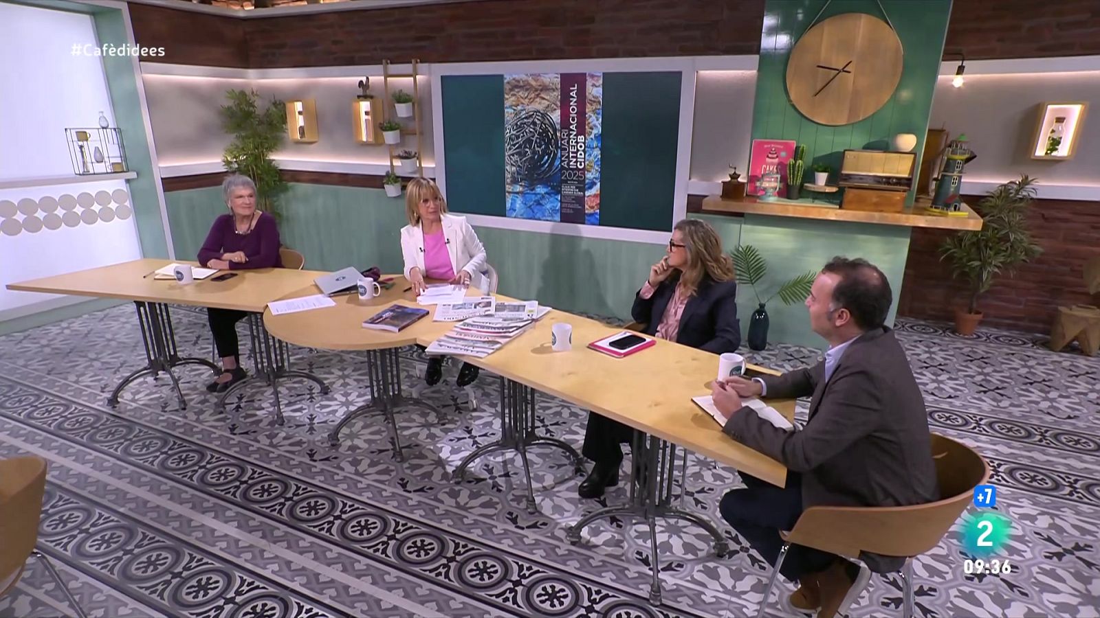 Gemma Nierga entrevista Xavier Godàs. El president del CIDOB presenta l'anuari. I parlem de la campanya de "pau" amb Iolanda Segura, portaveu d'USTEC