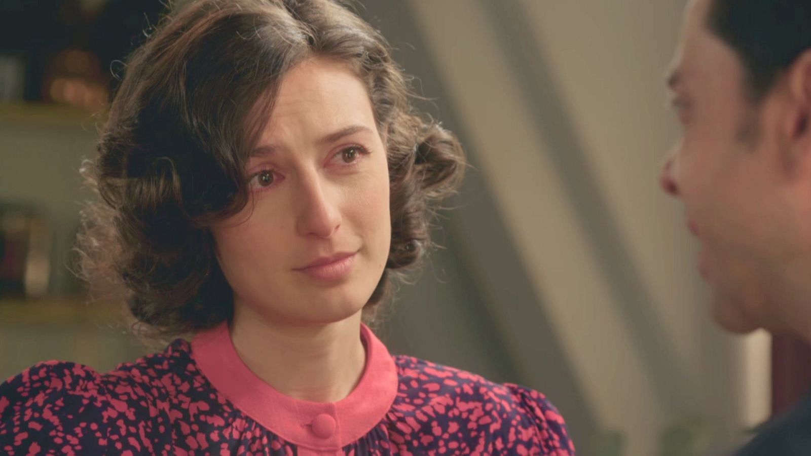 Agustín le pide matrimonio a Inés - Salón de té La Moderna | Ver