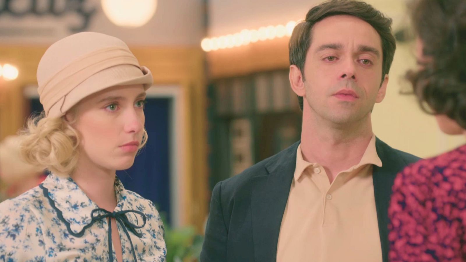 Inés se marcha enfadada del cine - Salón de té La Moderna | Ver