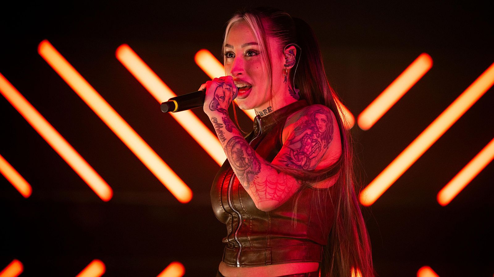 Lara Taylor canta "Caballo ganador" | FEAT - Feat | Ver