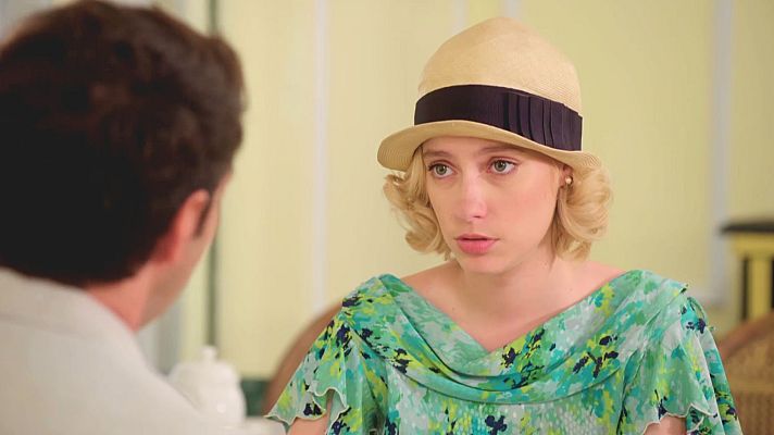 Salón de té La Moderna - Laurita duda de las intenciones de Agustín