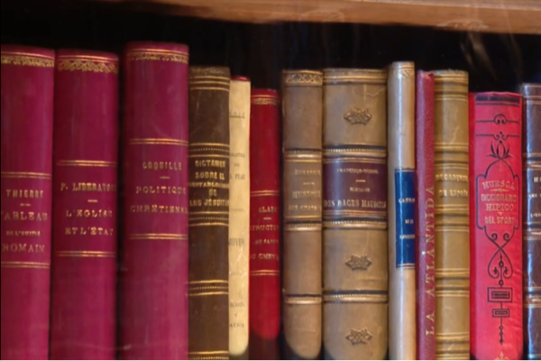 Telediario 1 - Día Mundial de las Bibliotecas: el Museo del Traje y el de Cerralbo, espacios que albergan miles de historias