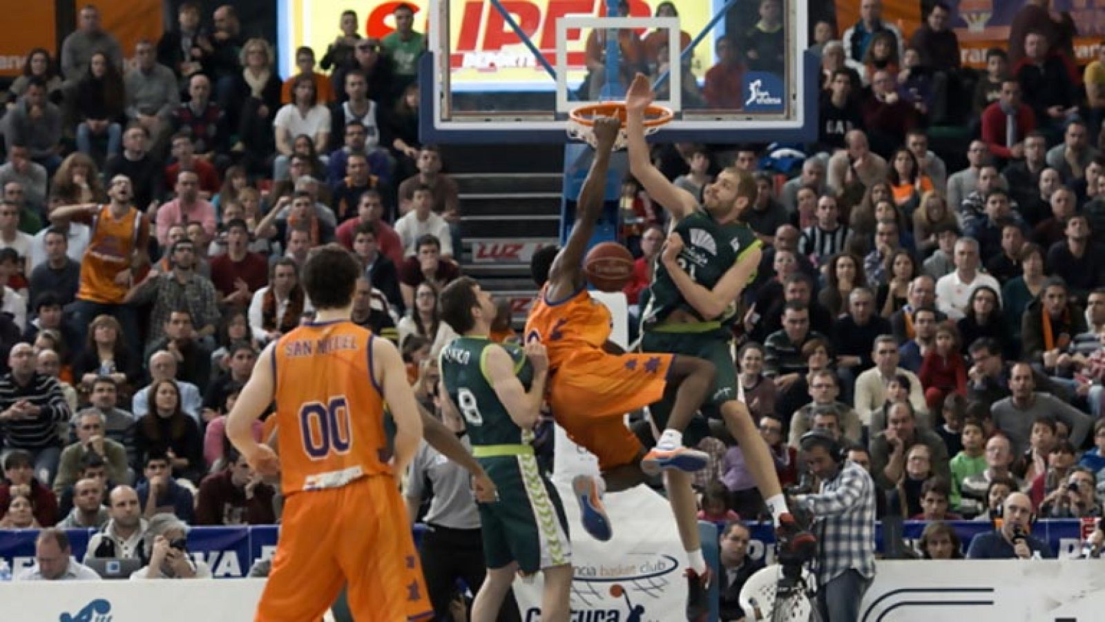 Lo mejor de la última jornada de 2012 en la Liga Endesa | Ver