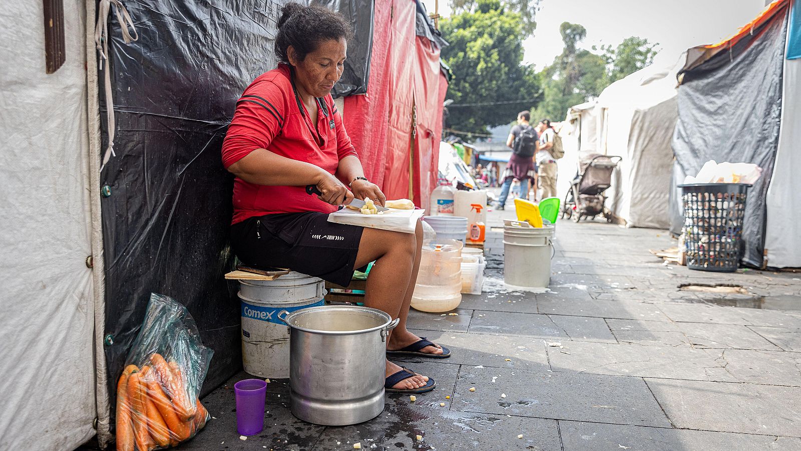 La plaza de la Soledad en Ciudad de México, lugar de espera y de violencia | Ver