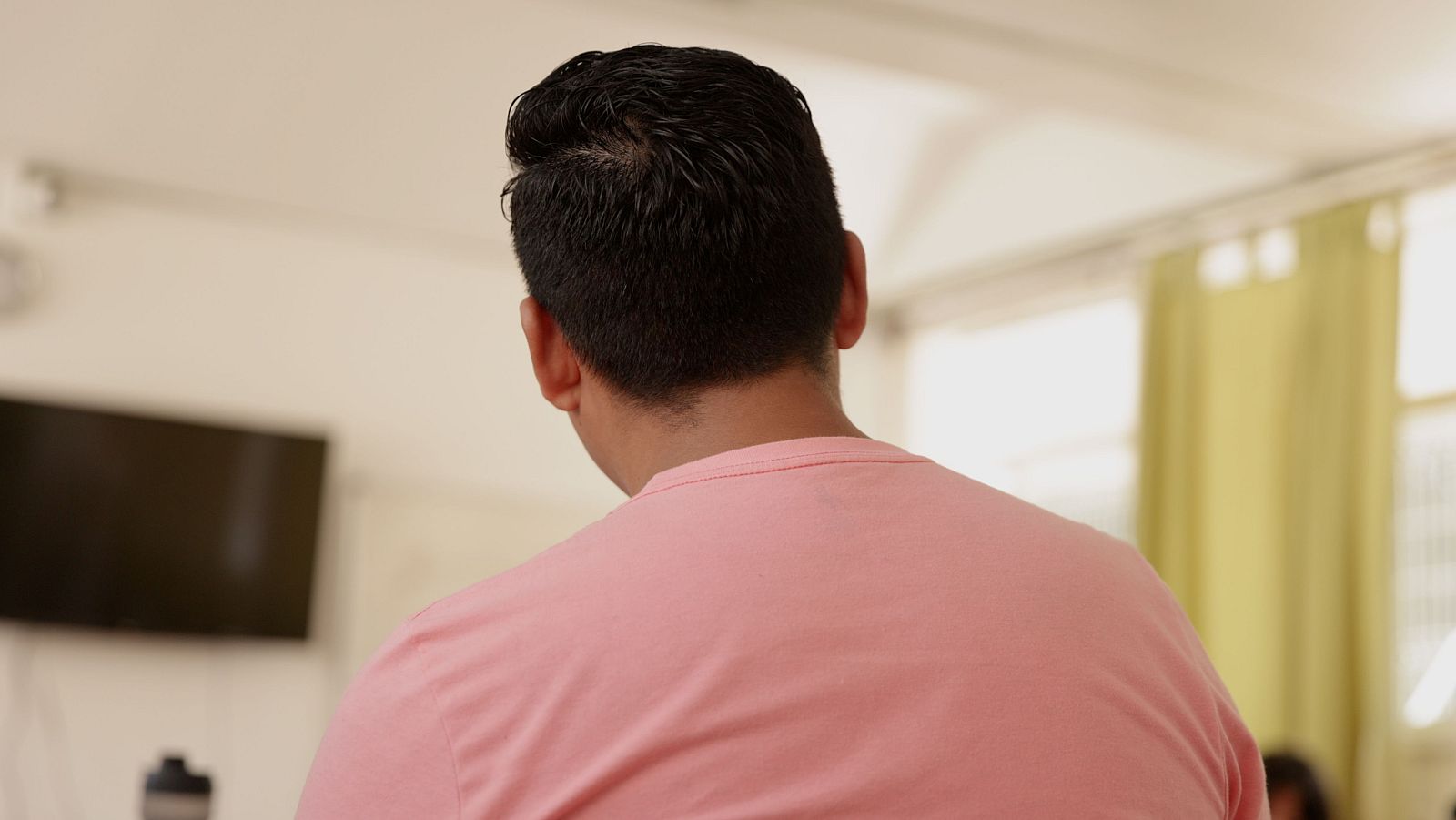 Paco (Guatemala): "Hicieron lo que quisieron conmigo, y por ser gay decían que tenía que disfrutarlo" | Ver