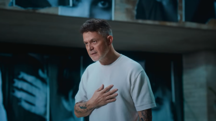 Telediario 1 - Alejandro Sanz estrena 'Palmeras en el jardín', su nuevo tema entre La Habana y Madrid