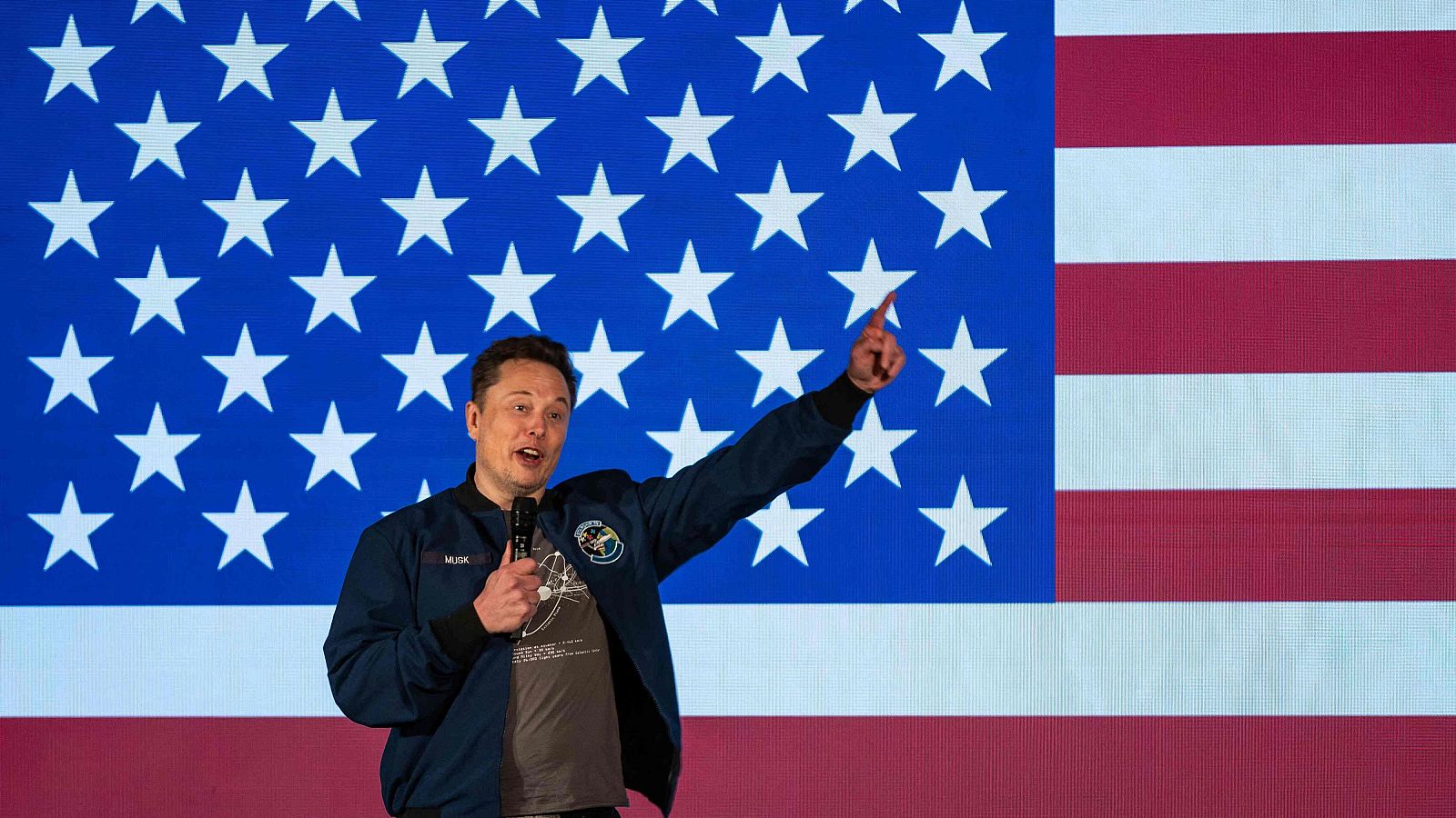 Las donaciones a Harris cuadruplican a las de Trump | Ver