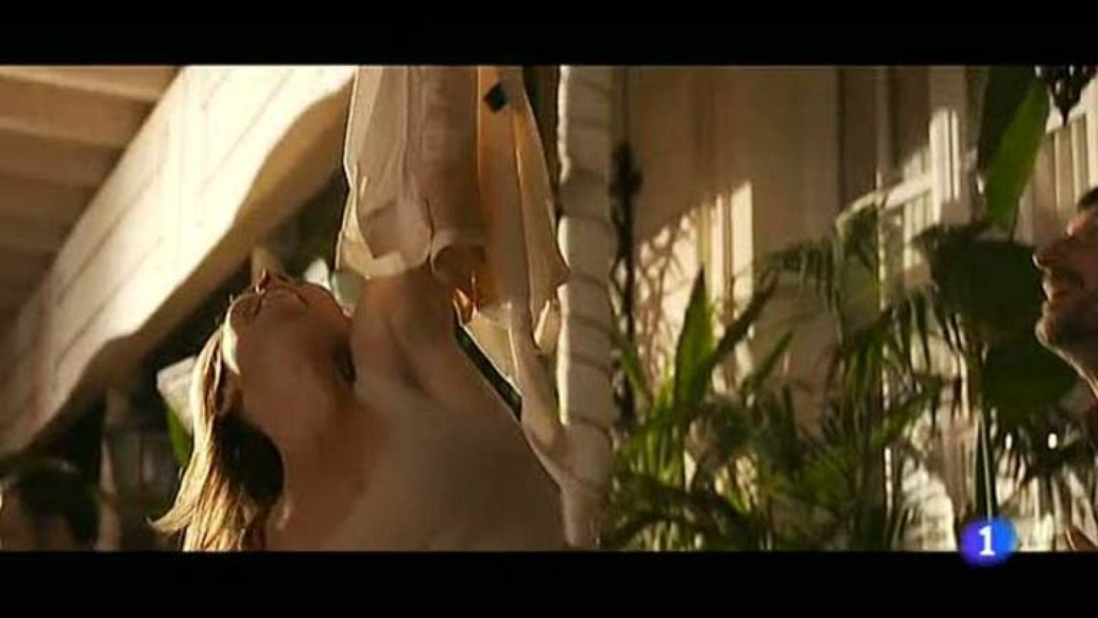 Especial Nochevieja 2012 - Hotel 13 estrellas 12 uvas - La niña del exorcista - Lo imposible... de quitar - ver vídeo