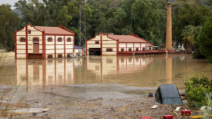 Telediario 1 - La DANA arrasa con Andalucía: al menos seis personas rescatadas y un tren descarrilado