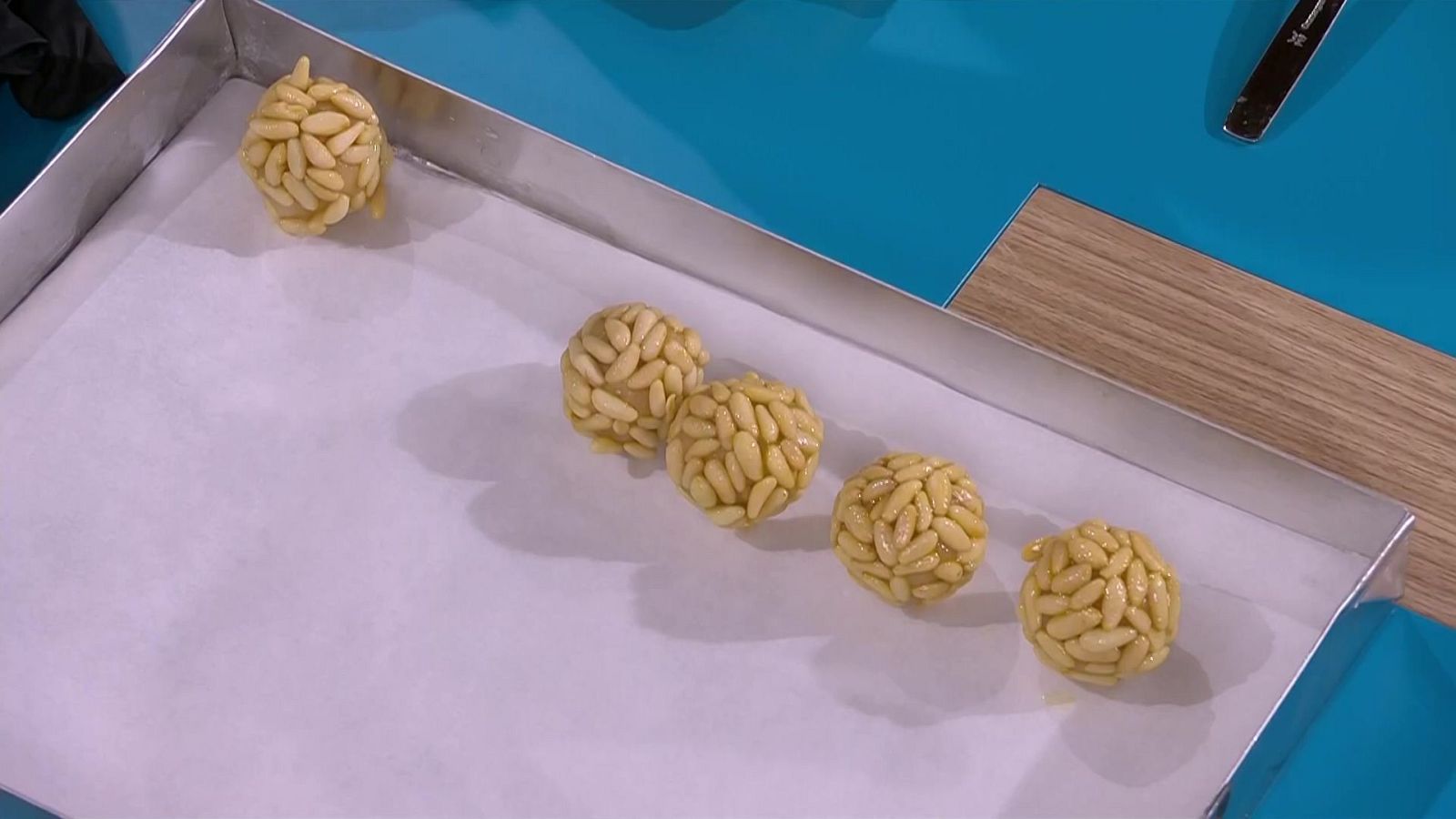 Els millors panellets de pinyons de Catalunya | L'altaveu - L'altaveu | Veure