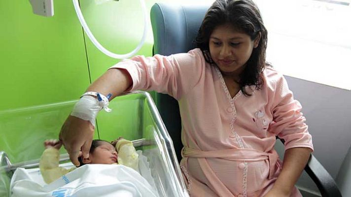 Telediario 1 - Primeros bebés del 2013