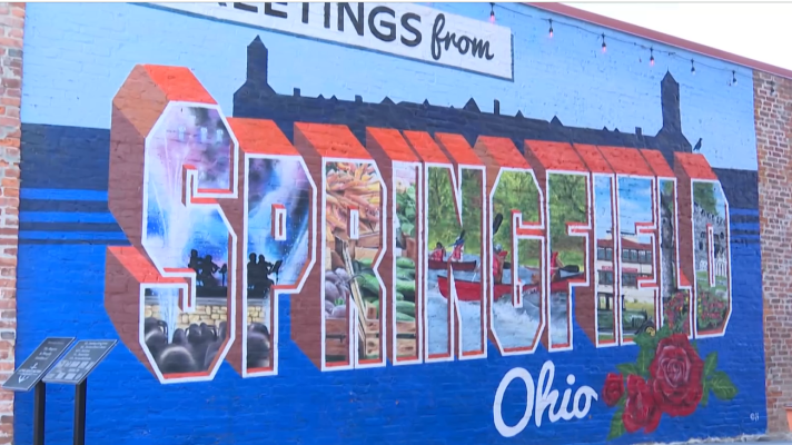 Telediario 2 - Springfield se convierte en el foco de las tensiones migratorias de EE.UU. y los bulos de Donald Trump