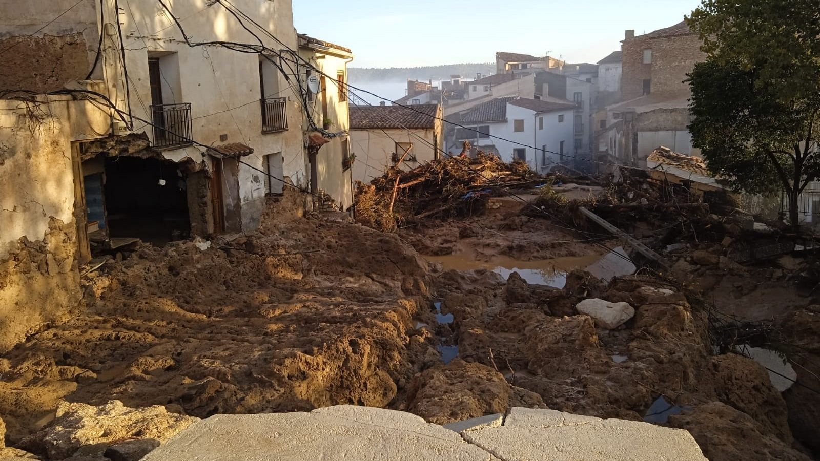 En Letur, su alcalde advierte de un número indeterminado de desaparecidos - Informativo 24h | Ver