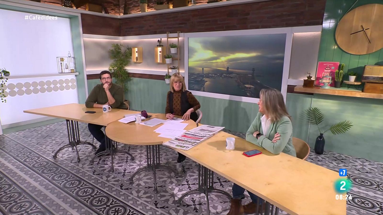 Gemma Nierga entrevista a la portaveu del PSC. Connectem amb l'eurodiputat dels Comuns des de Palestina. I el cantant ens presenta el seu disc 'Inédito'