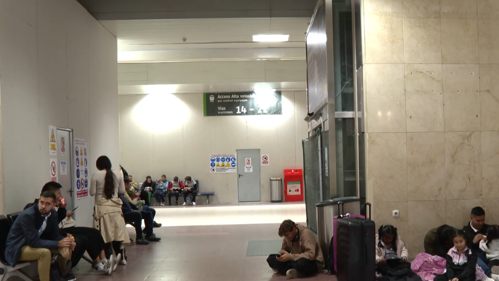 Se suspenden los transportes destino a Valencia por la DANA | Ver