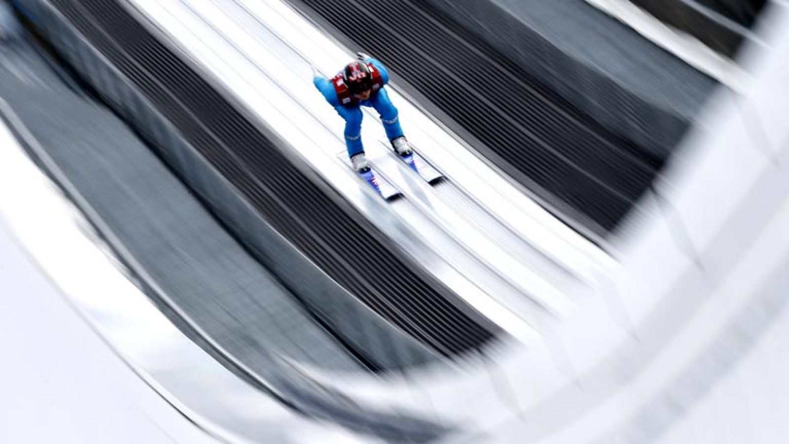 El esquiador noruega Anders Jacobsen afianzó su liderato en el  torneo de los Cuatro Trampolines, perteneciente a la Copa del Mundo  de Saltos de Esquí, después de imponerse este martes en la segunda  prueba, en Garmisch-Partenkirchen (Alemania), gr