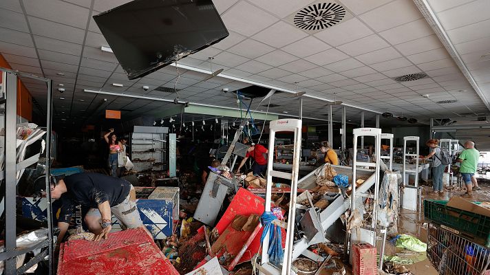 Informativo 24h - Bárbara, obligada a permanecer en su puesto de trabajo pese a la DANA: "Nos hemos jugado el pellejo por vender cuatro menús"