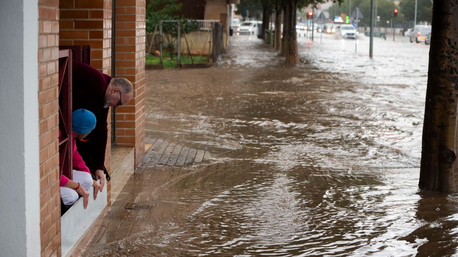 Alerta roja en Castellón por fuertes lluvias: "Vemos cómo está creciendo el nivel de agua con mucha virulencia y rapidez" - Diario 24 | Ver