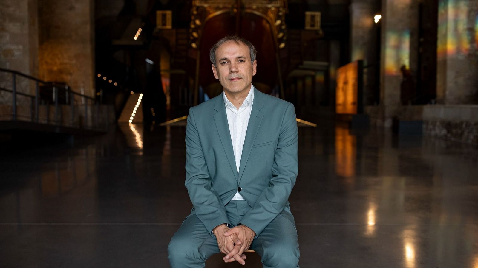 Luis Zueco presenta la novela 'El mapa de un mundo nuevo' - Página Dos | Ver