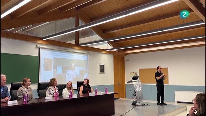 En lengua de signos - 45 aniversario de la Asociación APANDA