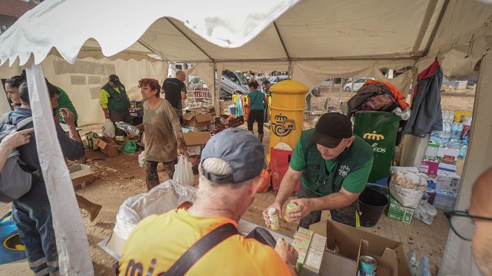 Telediario Fin de Semana - Aluvión de donaciones en los centros de recogida de ayuda para los afectados por la DANA