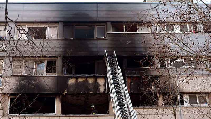 Cinco muertos en el incendio de un apartamento en París - Informativo 24h | Ver