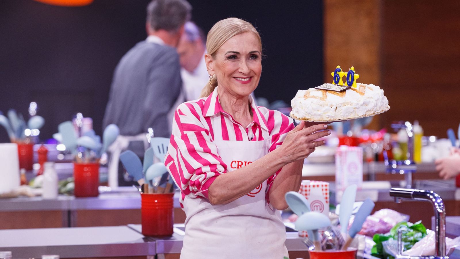 Cristina Cifuentes celebra su 60 cumpleaños en MasterChef | Ver