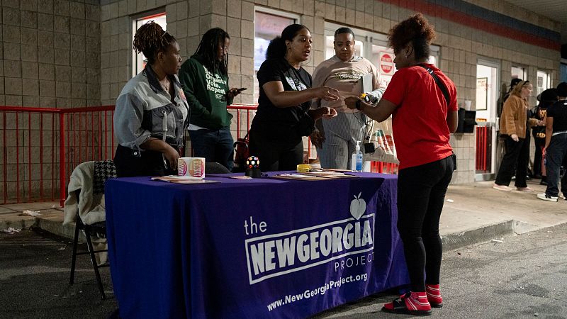 Los votantes estadounidenses opinan el último día de campaña antes de las elecciones