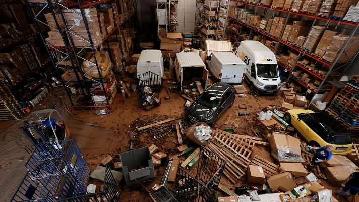 Telediario 1 - Recuperar la normalidad, tarea imposible donde toneladas de lodo cubren todo