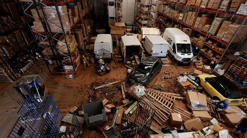 Recuperar la normalidad, tarea imposible donde toneladas de lodo cubren todo - Telediario 1 | Ver